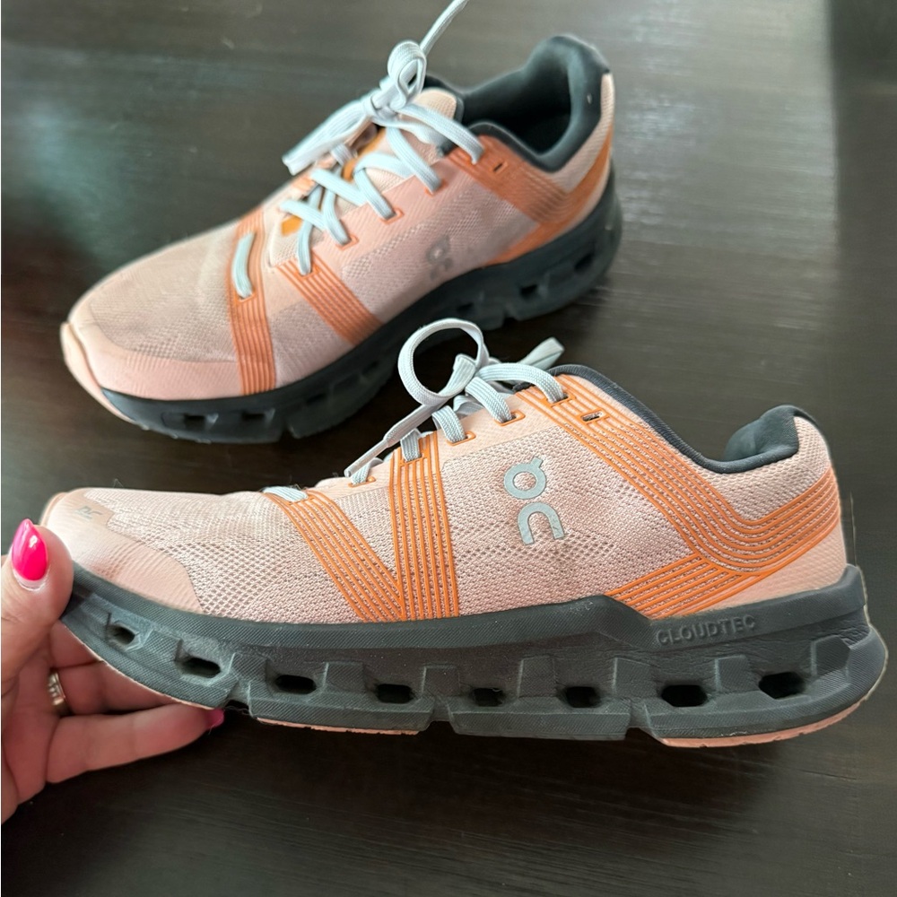 ON cloud Women's Athletic Shoes - Peach and Gray